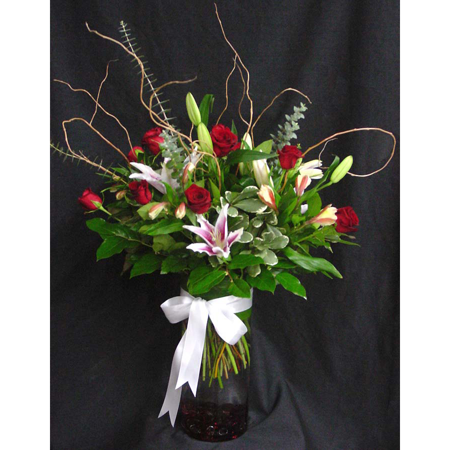 Short Stem Roses w/ Stargazers, Alstroemeria, Gems