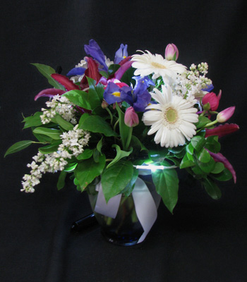 VineLyte Accent w/ Floral Arrangement