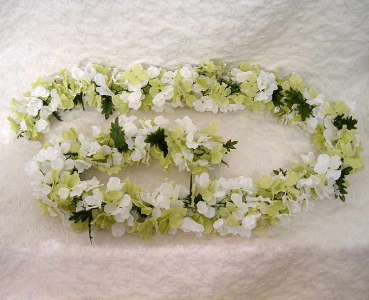 69" Green/White Flower Garland